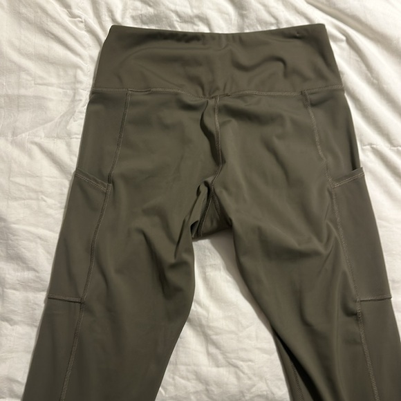 BR Standard - Taupe Leggings - Medium - Picture 6 of 8